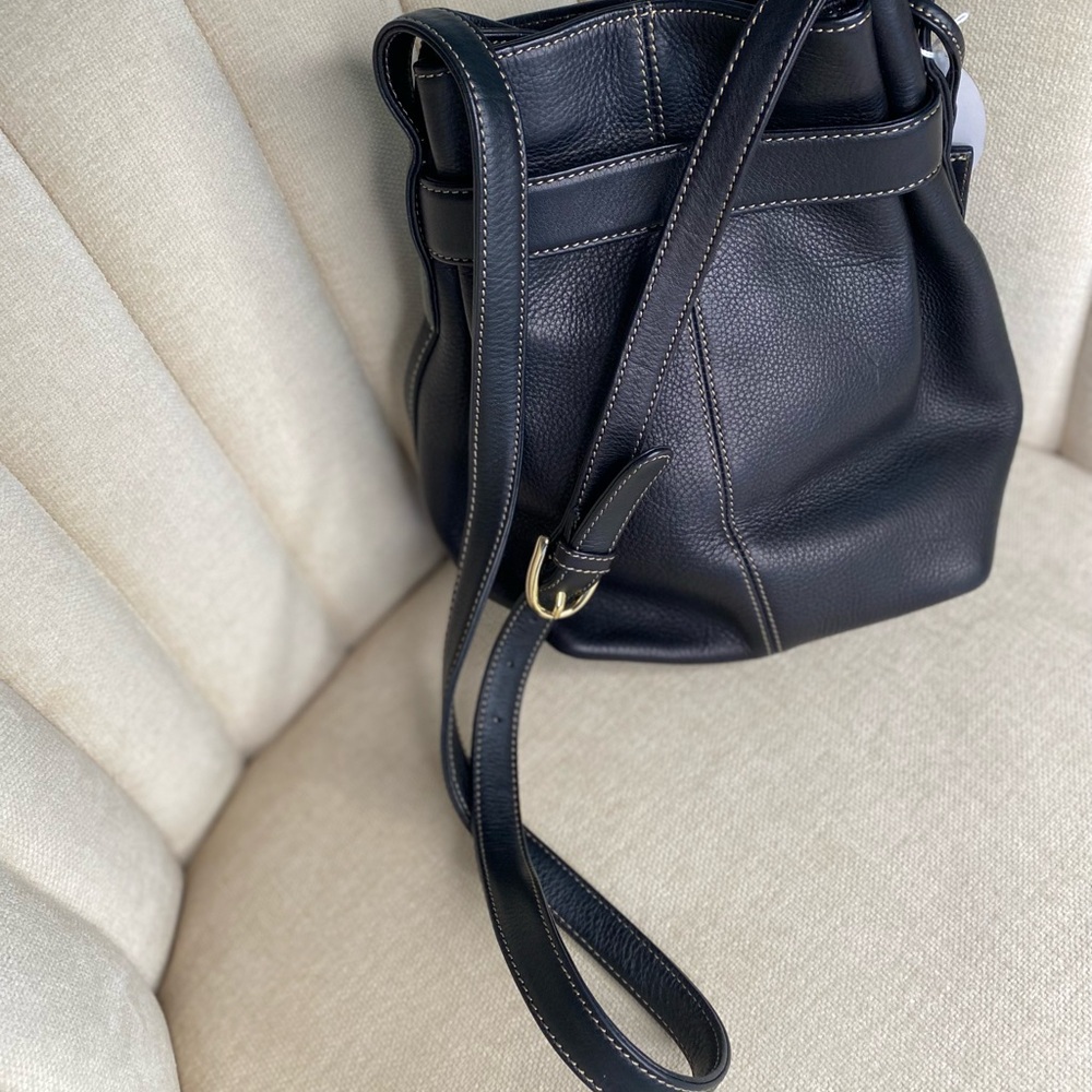Leather co. By Liz Claiborne  Black Leather crossbody belted bucket purse NWT - Picture 5 of 10